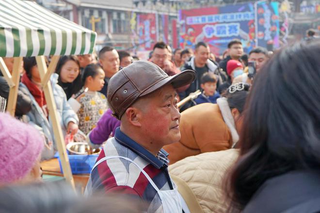 鸡王争霸再凶的鸡来了温江也只有凉拌(图1)