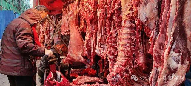 俗话说“挂羊头卖狗肉”为何牛羊肉挂着卖而猪肉却摆着卖？有什么说法？(图3)